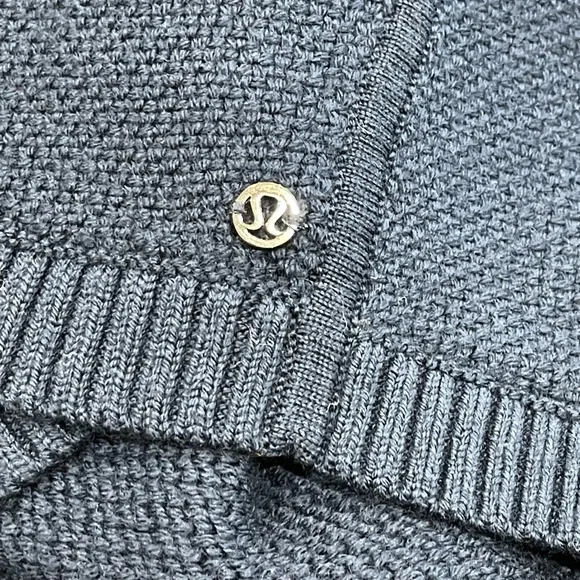 Lululemon Womens Poncho Blue 100% Merino Wool One Size asymmetrical zip - Picture 6 of 6